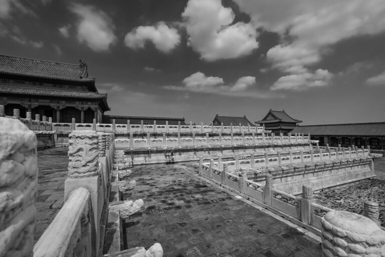 Zhao Li - White-marble-railing